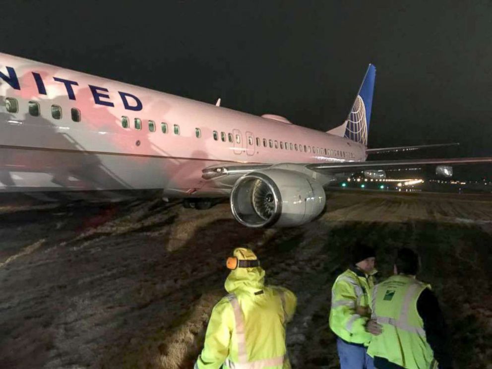 PHOTO: A United flight skidded off the runway as it landed in Green Bay on Friday morning, Feb. 23, 2018.