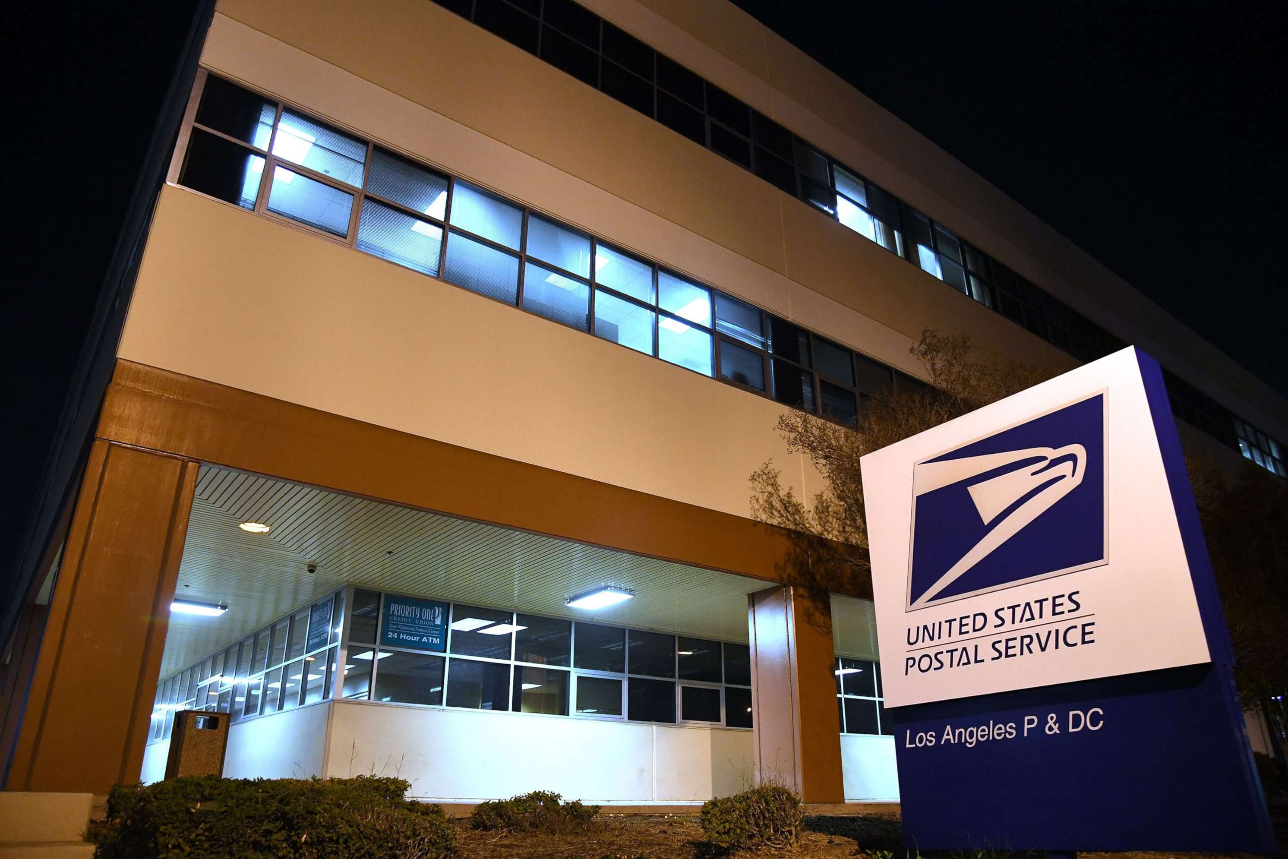 PHOTO: The United States Postal Service (USPS)  Processing and Distribution Center (P&DC) in Los Angeles, Oct. 24, 2018.
