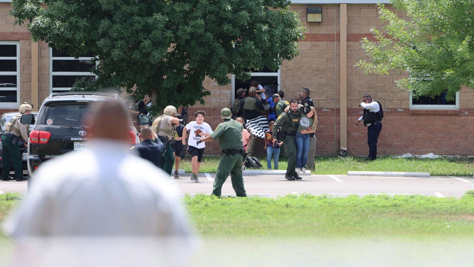Timeline: How the shooting at a Texas elementary school unfolded - ABC News