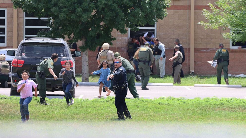 What went wrong as police in Uvalde waited to breach classroom - Good Morning America