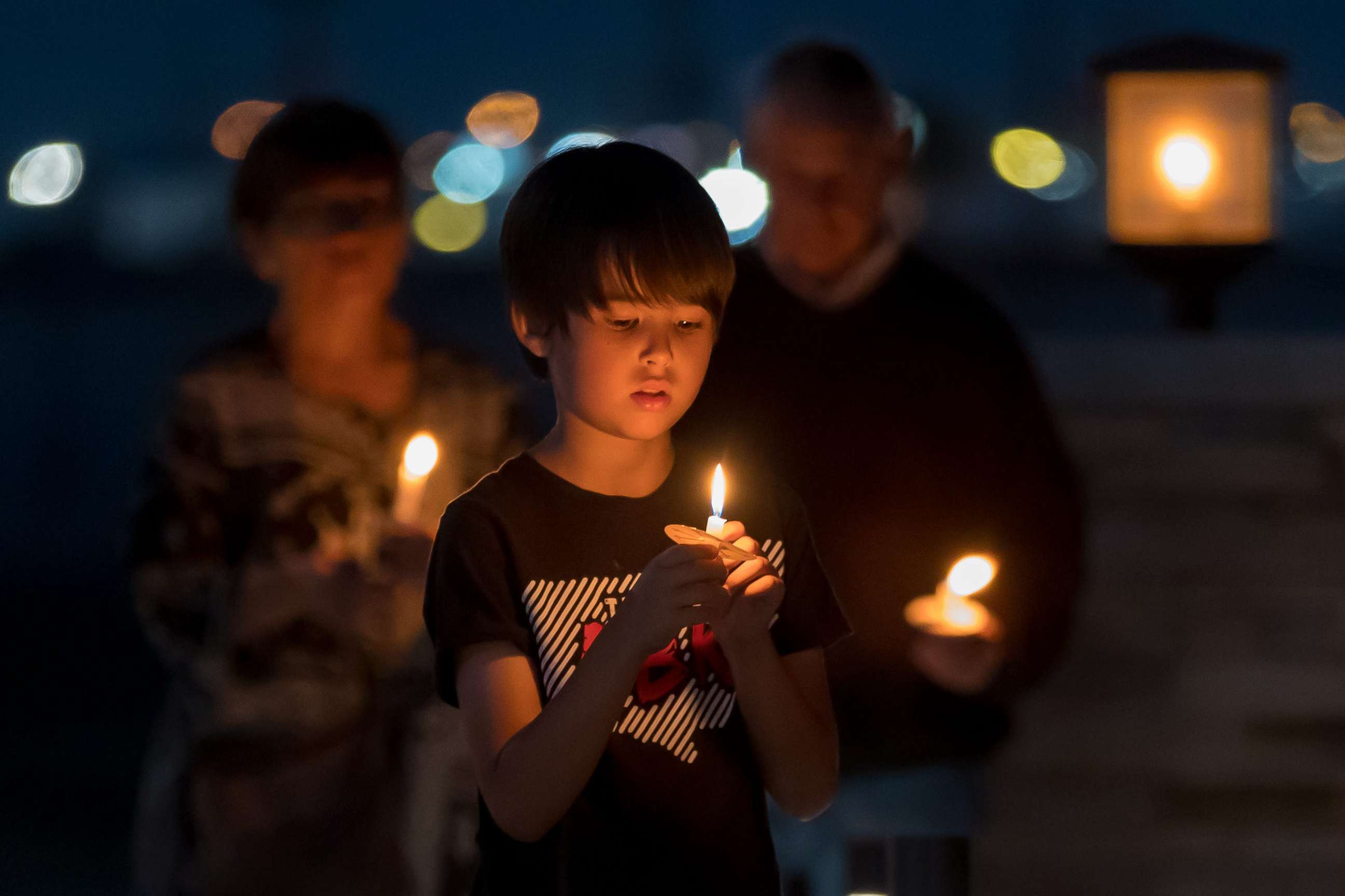 PHOTO: El Pasoans holds candles at the Dia de Muertos ofrenda hosted in memory of El Paso and Uvalde gun violence victims on Wednesday, Nov. 2, 2022, at the El Paso County Healing Garden in Ascarate Park.