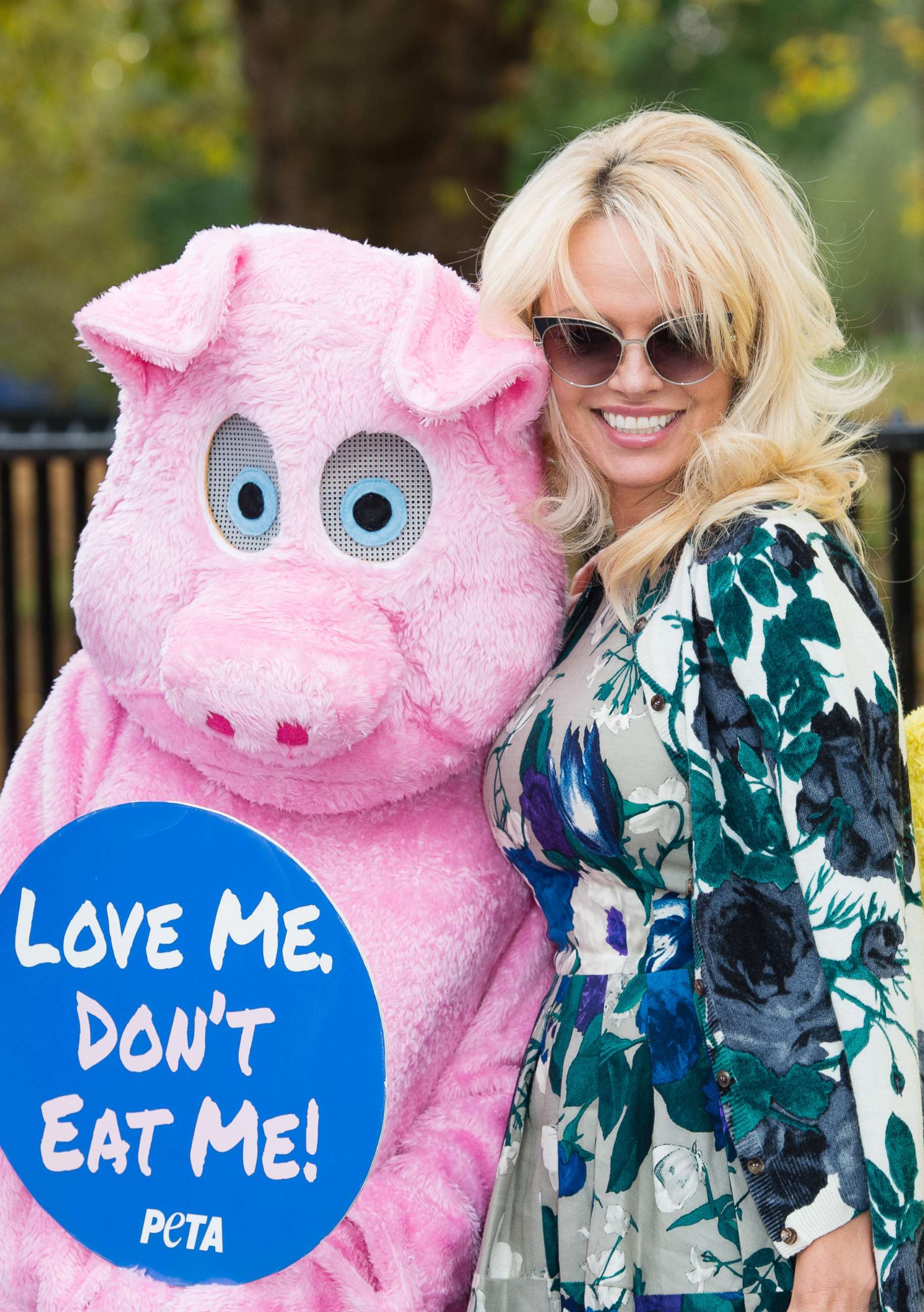 PHOTO: Pamela Anderson joins PETA to promote vegan food in London, Oct. 26, 2016.