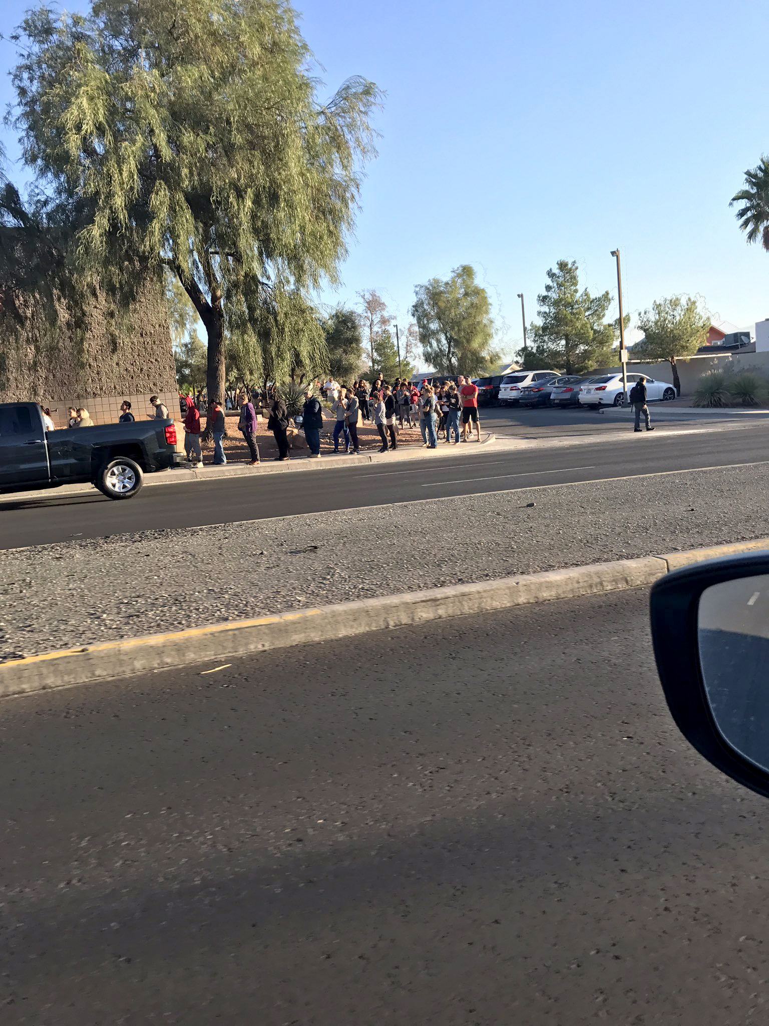 PHOTO: People line up to donate blood at the United Blood Services in Las Vegas, Oct. 2, 2017.