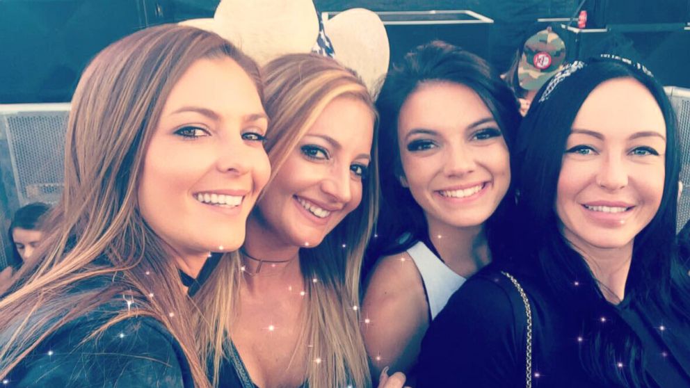 PHOTO: Lindsay Padgett with her friends at the Route 91 Harvest Music Festival in Las Vegas, Oct. 1, 2017.