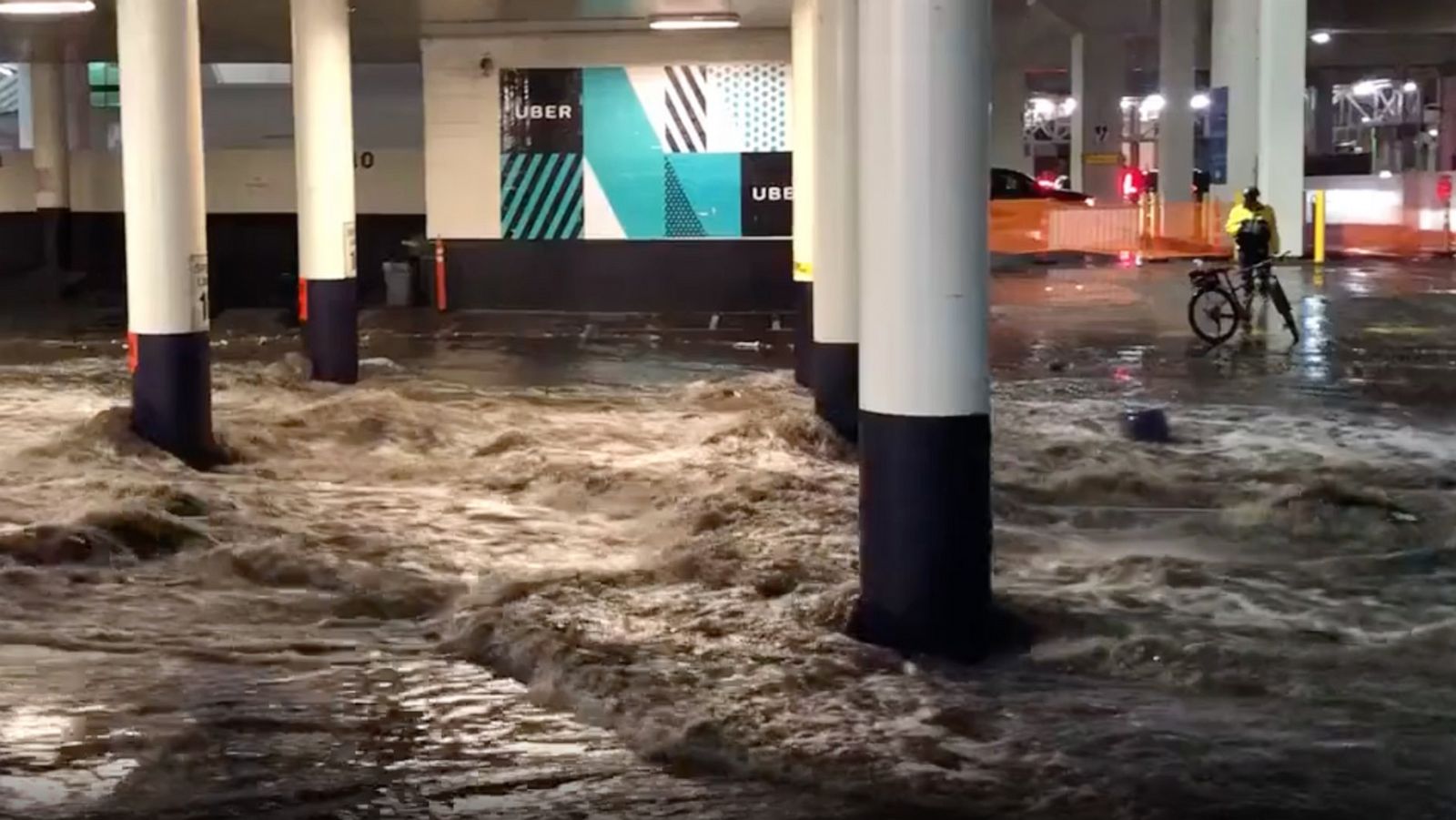 Flooding hits Las Vegas after overnight downpours - ABC News
