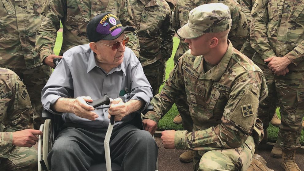 D Day Veteran Widow Of War Hero Visit Cemetery