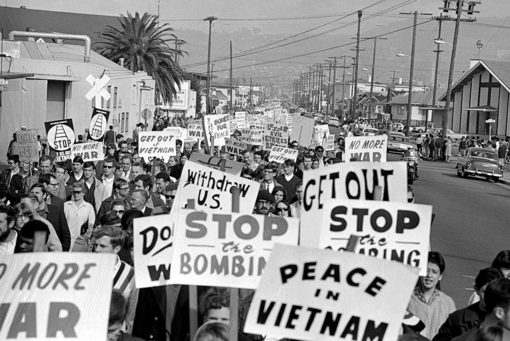 PHOTO: Thousands of anti-Vietnam demonstrators march through Oakland Calif., Nov. 20, 1965.