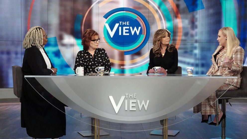 'The View' cohosts react to the last Democratic debate before Super