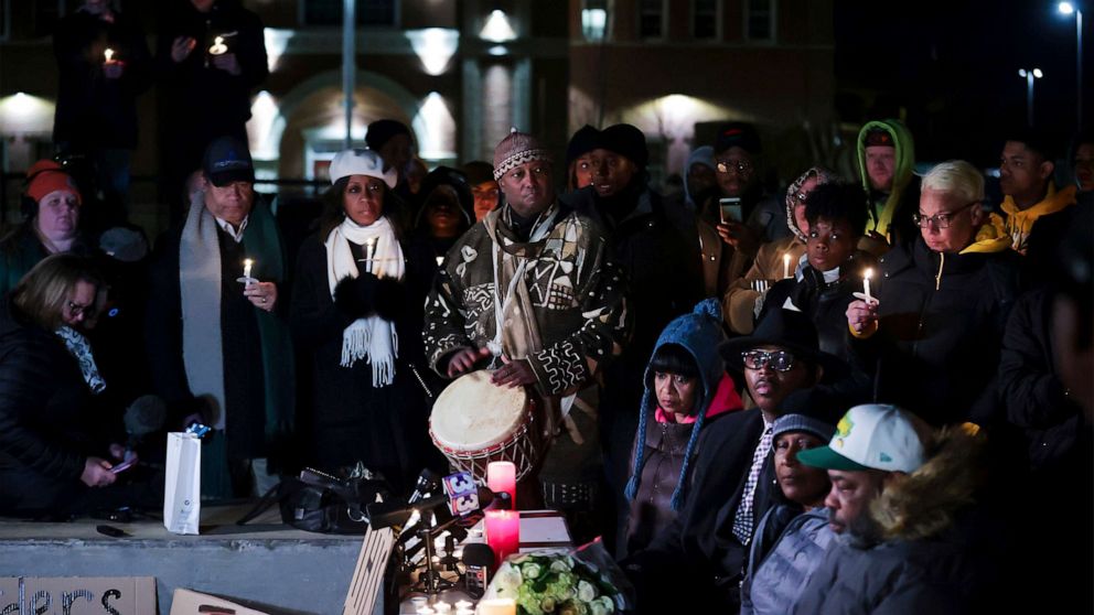 PHOTO: People attend a candlelight vigil for Tyre Nichols in Memphis, Tenn., Jan. 26, 2023.