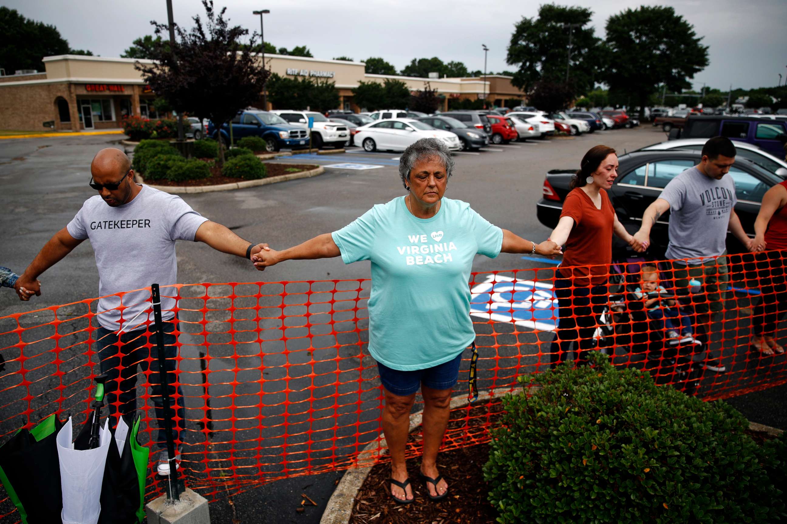 PHOTO: Lisa Dunaway, center, of Virginia Beach, Va., holds hands with gatherers during a vigil in response to a shooting at a municipal building in Virginia Beach, Va., June 1, 2019.