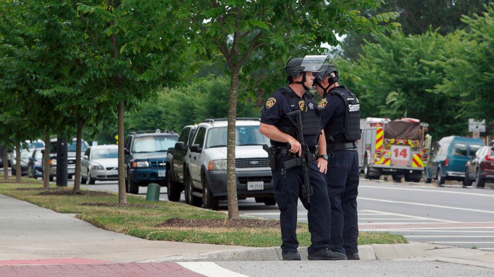 VIDEO: Federal investigators comb over the VA Beach crime scene  