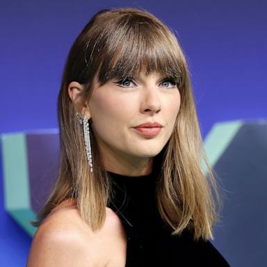PHOTO: Taylor Swift arrives for the MTV Video Music Awards, Sept. 27, 2026, in Los Angeles.