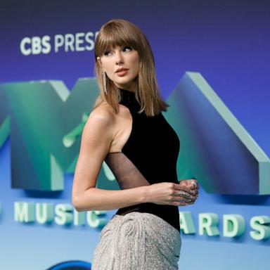 PHOTO: Taylor Swift arrives for the MTV Video Music Awards, Sept. 27, 2026, in Los Angeles.