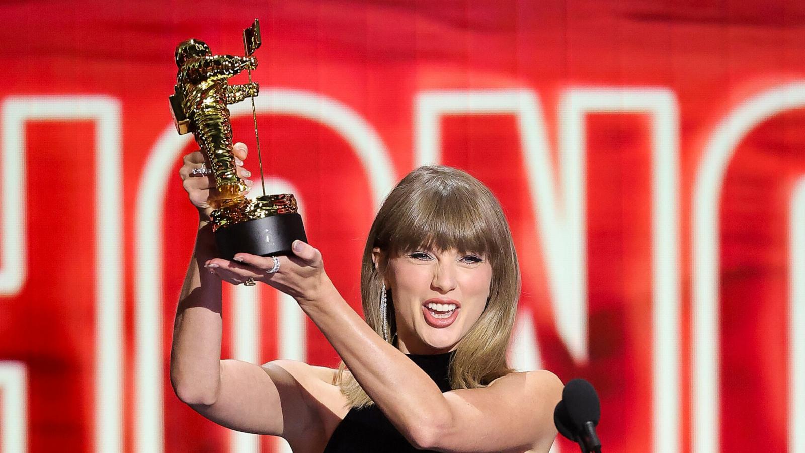 PHOTO: Taylor Swift accepts the MTV VMA Artist Director Honors award during the MTV Video Music Awards, Sept. 27, 2026, in Los Angeles.