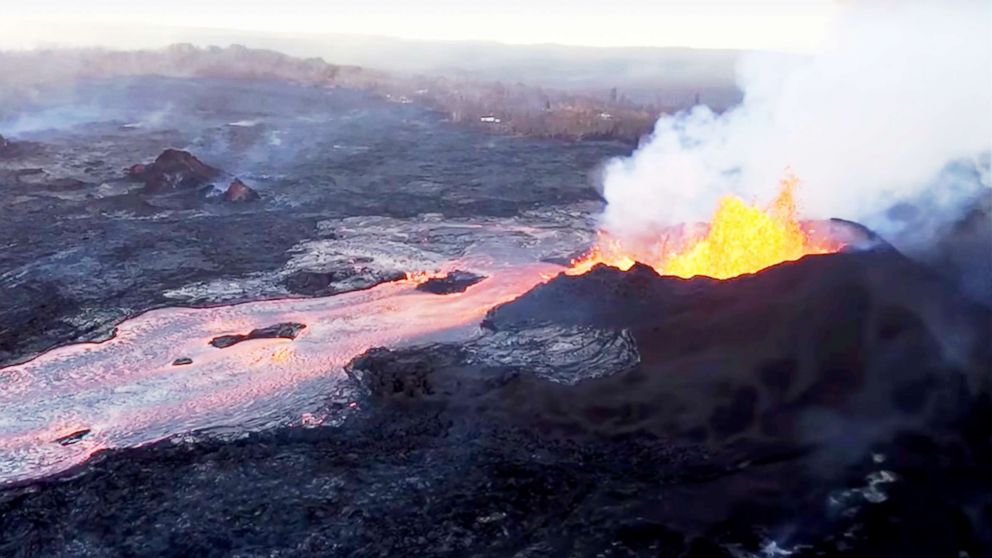 PHOTO: Video from the United States Geological Survey shows lava flowing out of Kilauea Volcano's fissure 8 on Hawaii's Big Island and then entering the ocean at Kapoho Bay and Vacationland.