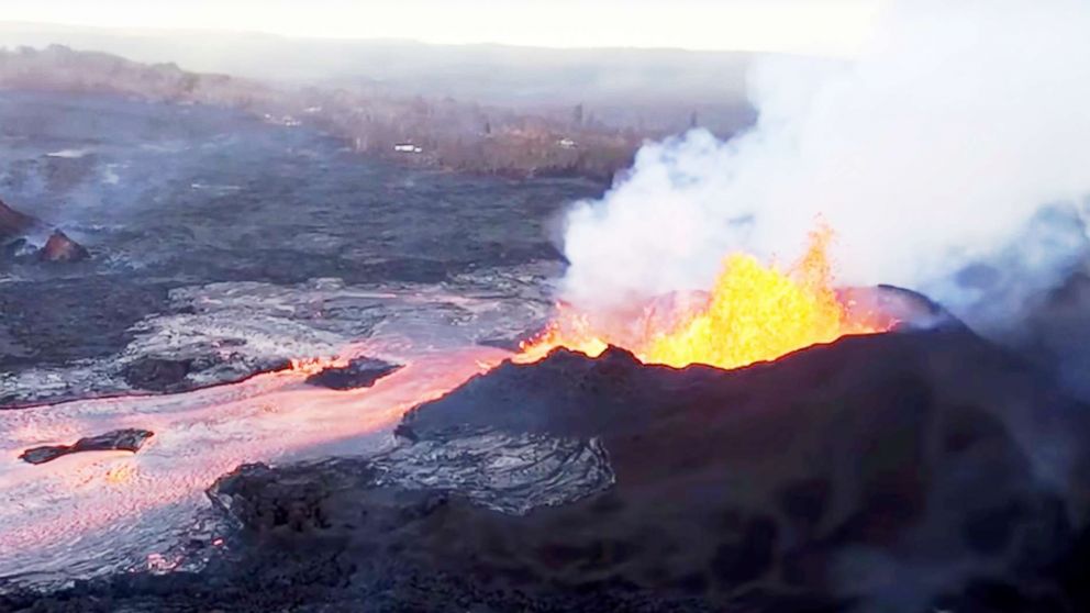 PHOTO: Video from the United States Geological Survey shows lava flowing out of Kilauea Volcano's fissure 8 on Hawaii's Big Island and then entering the ocean at Kapoho Bay and Vacationland.