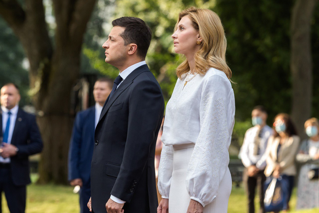 PHOTO: In this Aug. 24, 2020, file photo, Ukrainian President Volodymyr Zelensky and his wife Olena Zelenska lay the wreath on the monument at Mykhailivska Square within the 29th Independence Day celebrations at the Sofiyska Square in Kiev, Ukraine.
