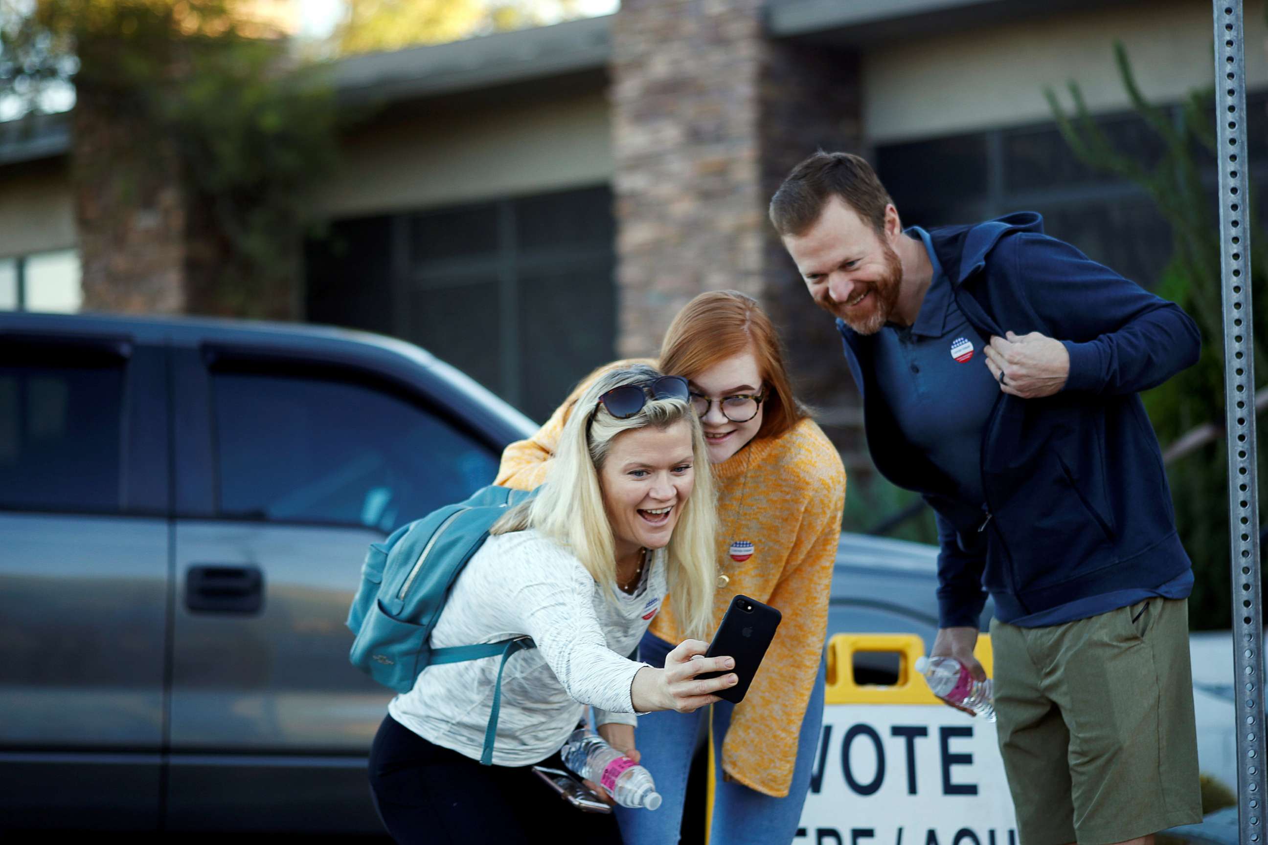 PHOTO: Victoria Leach, 18, takes a selfie with her parents Tricia Leach and Marc Leach after voting at a polling station in Carefree, Ariz., Nov. 6, 2018.