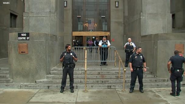 2 security officers stabbed at Manhattan criminal courthouse