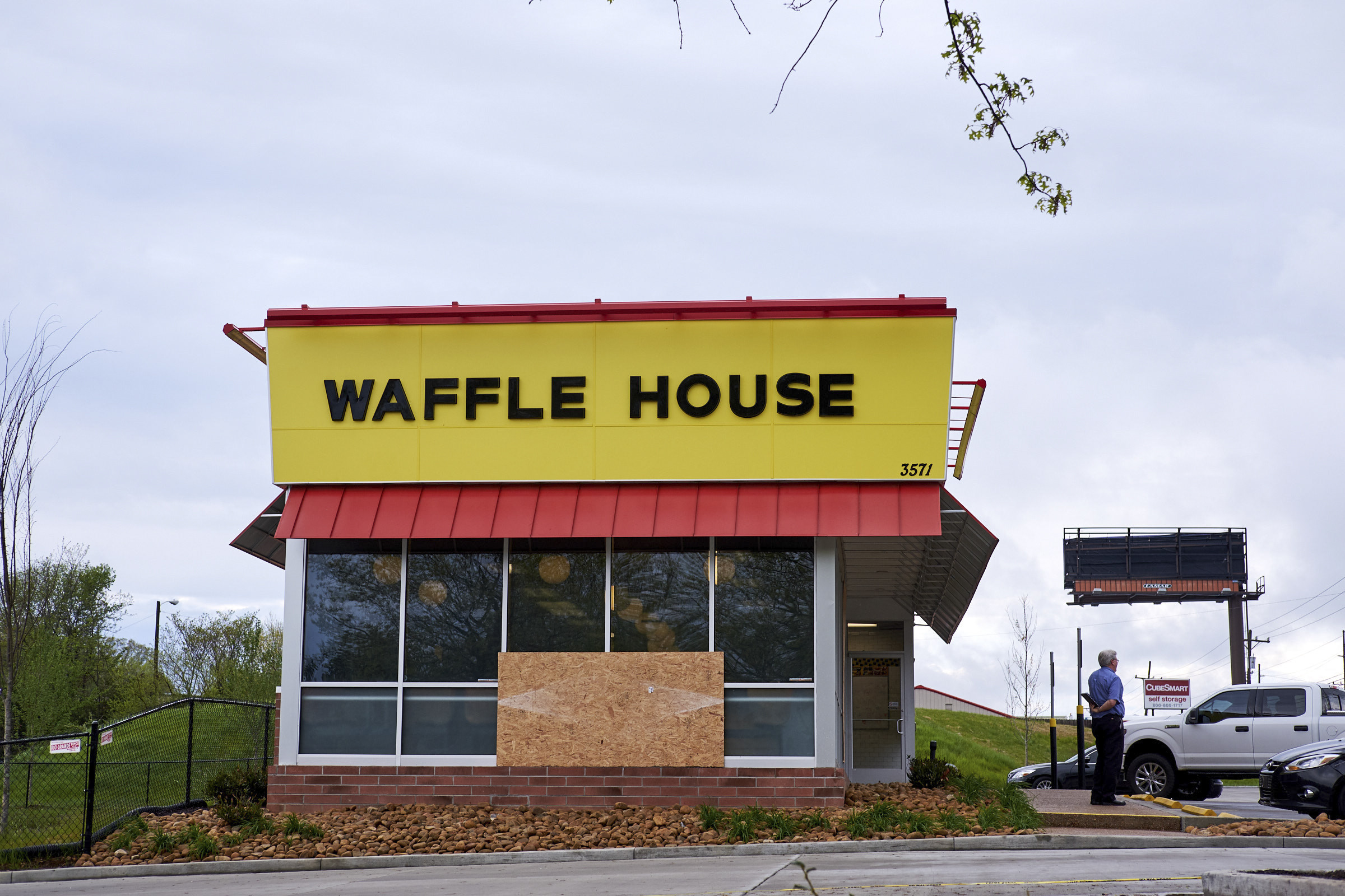 PHOTO: The Waffle House restaurant where a gunman opened fire early Sunday morning in Nashville, Tenn., April 23, 2018.
