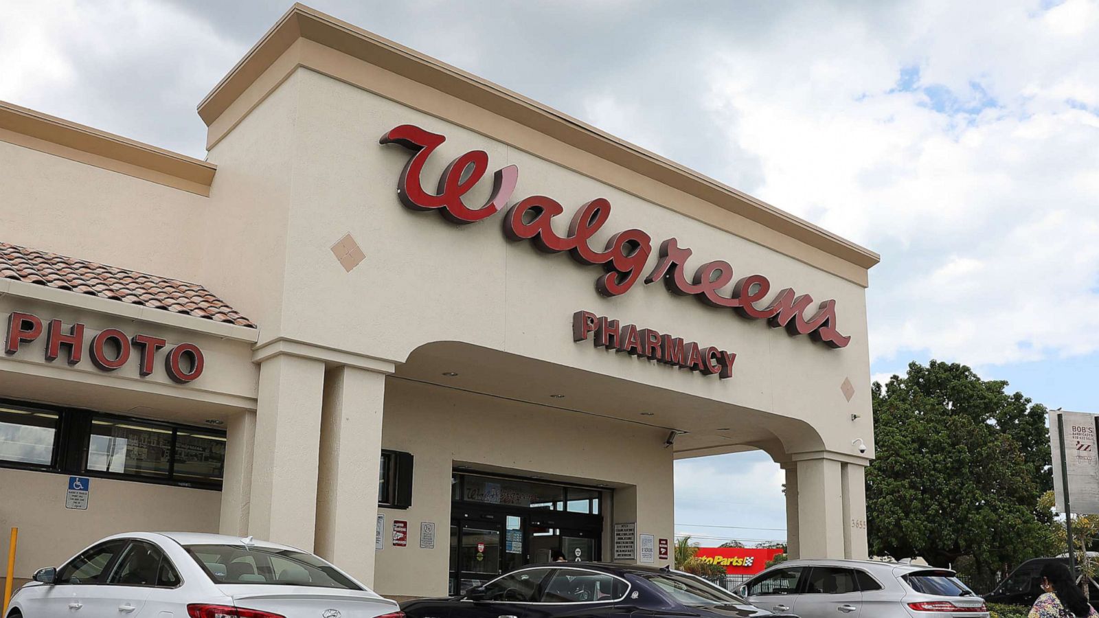 Walgreens, Rite Aid raise minimum age to buy tobacco to 21