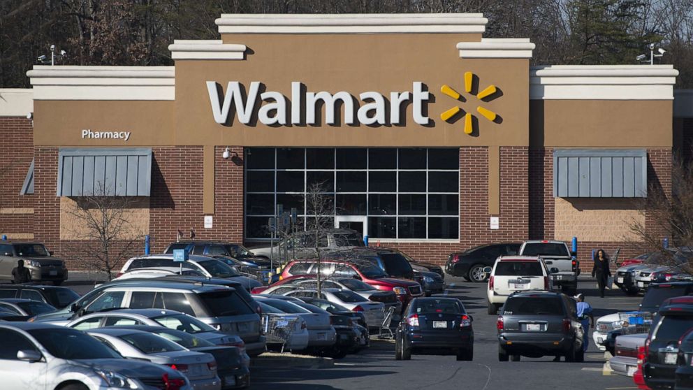 PHOTO: A Walmart store is seen in Landover, Maryland, December 31, 2014.