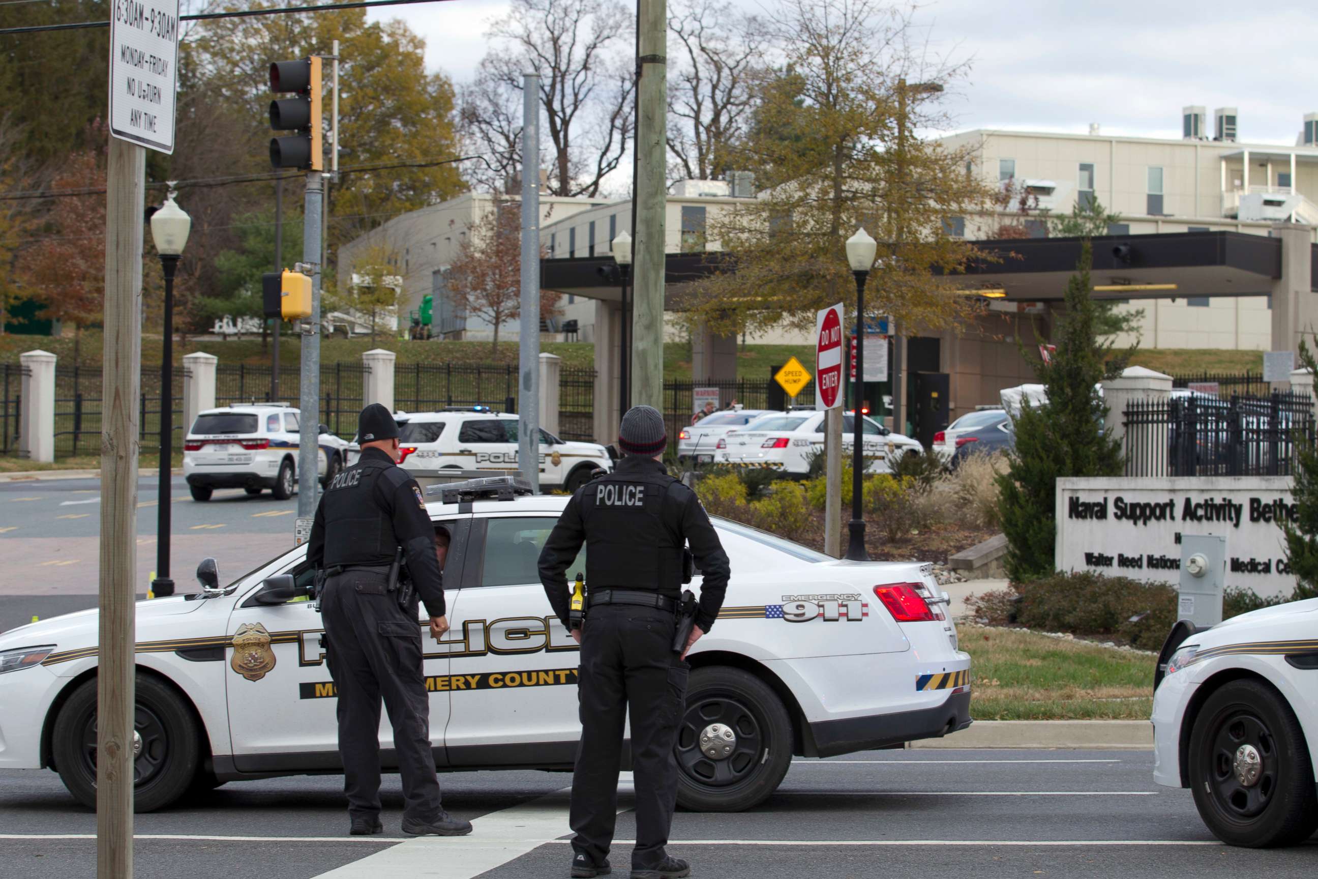 PHOTO: Montgomery police block the entrance of Walter Reed National Military Medical Center, Nov. 27, 2018, in Bethesda Md.