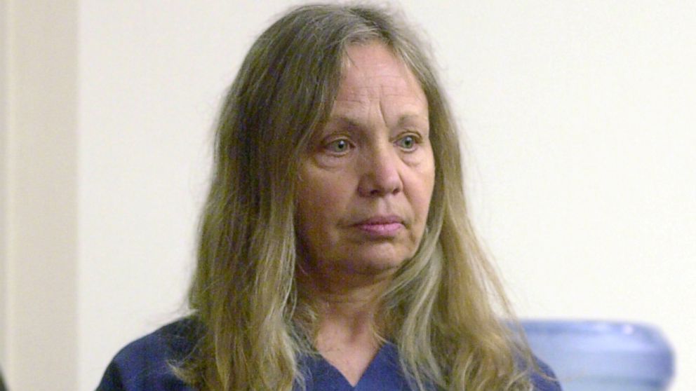 PHOTO: In this file photo, Wanda Barzee appears in court, April 22, 2003, in Salt Lake City to face charges in the kidnapping of teenager Elizabeth  Smart.
