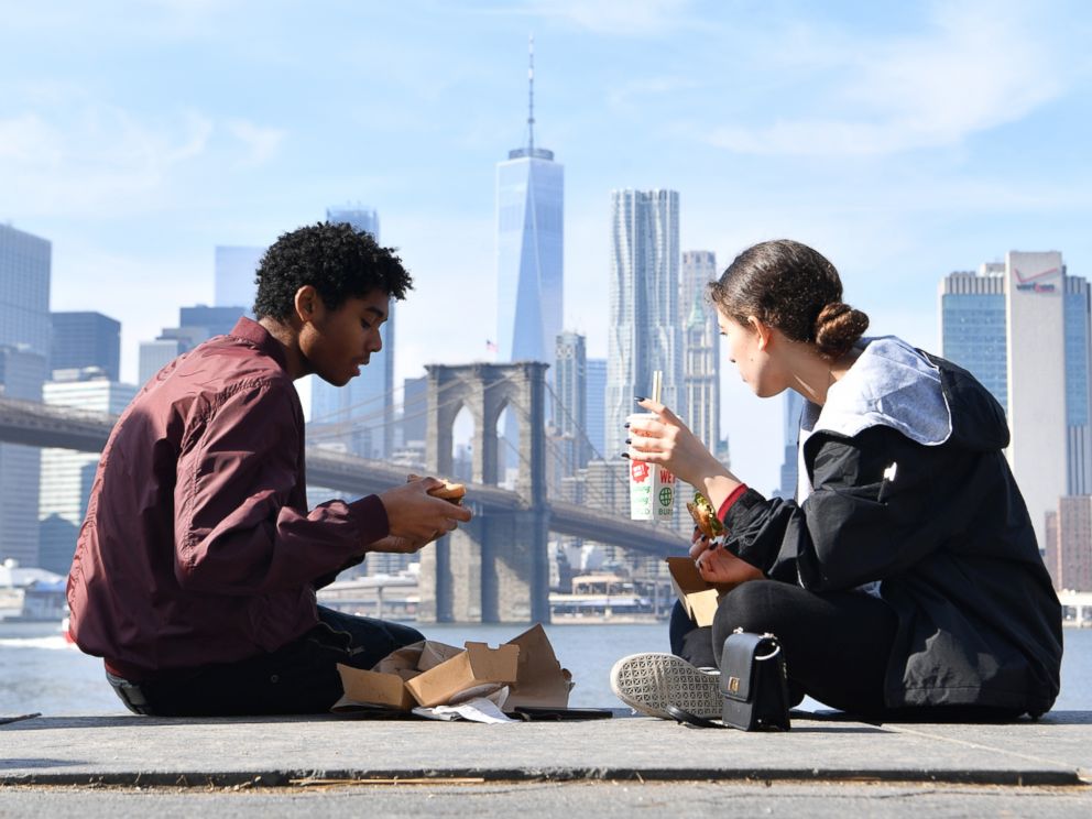 PHOTO: A couple are enjoying the outdoors with the spring-like weather that is hitting New York City, Feb. 20, 2018.