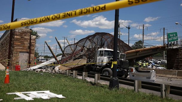 5 People Hospitalized After Pedestrian Bridge Collapses Onto Dc Highway Abc7 New York