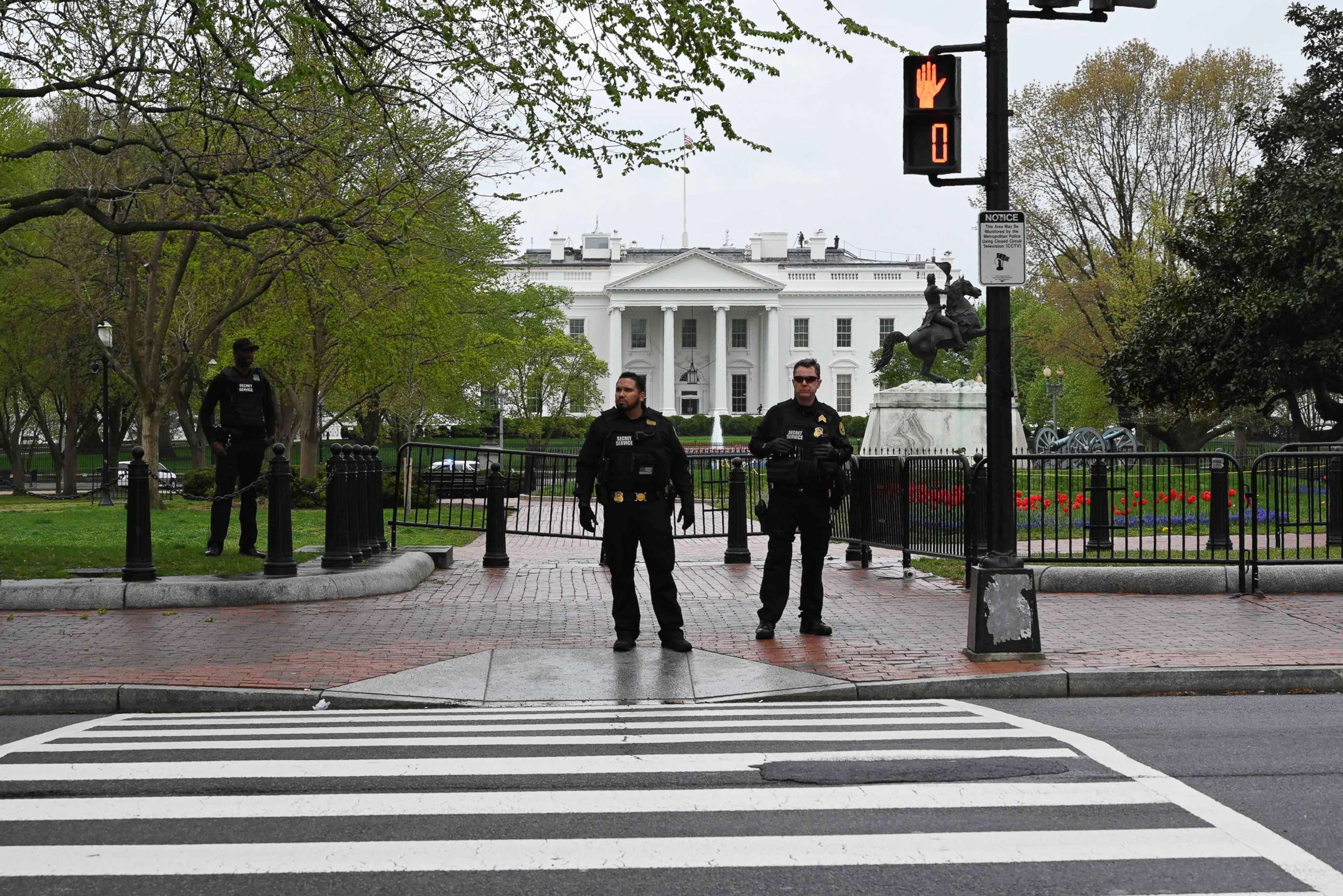 PHOTO: Police secure the perimeter of the White House after a man reportedly tried to set himself on fire outside the presidential mansion on April 12, 2019 in Washington.