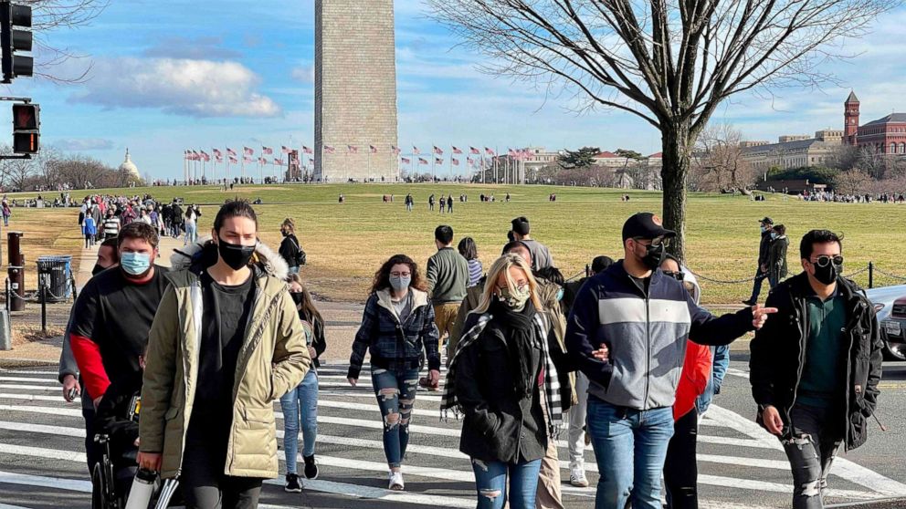 PHOTO: People enjoy the unusually mild weather for this time of the year in Washington, D.C., on Jan. 2, 2021, amid the coronavirus pandemic.