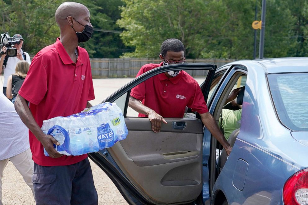 PHOTO: Salvation Army members carry crates of water to a waiting vehicle in Jackson, Mississippi, August 31, 2022.