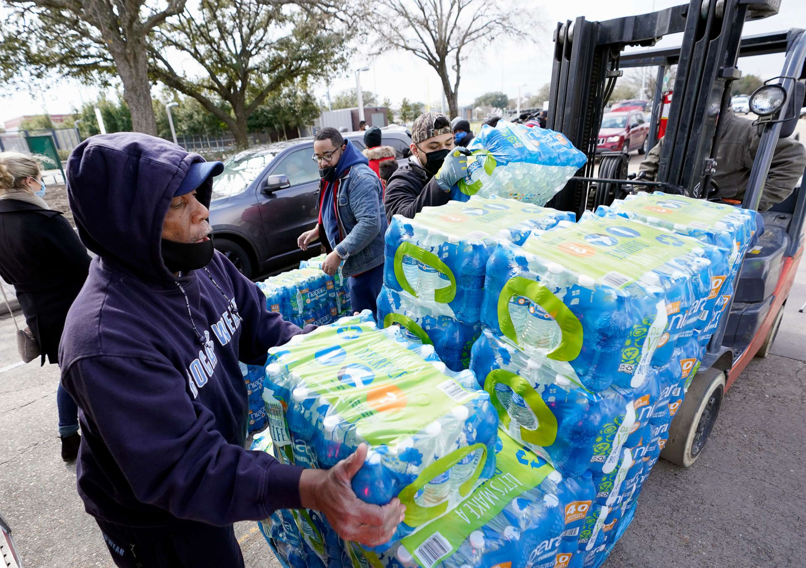 PHOTO: Donated water is distributed to residents, Feb. 18, 2021, in Houston, after a winter storm froze pipes and disrupted water treatment plants.