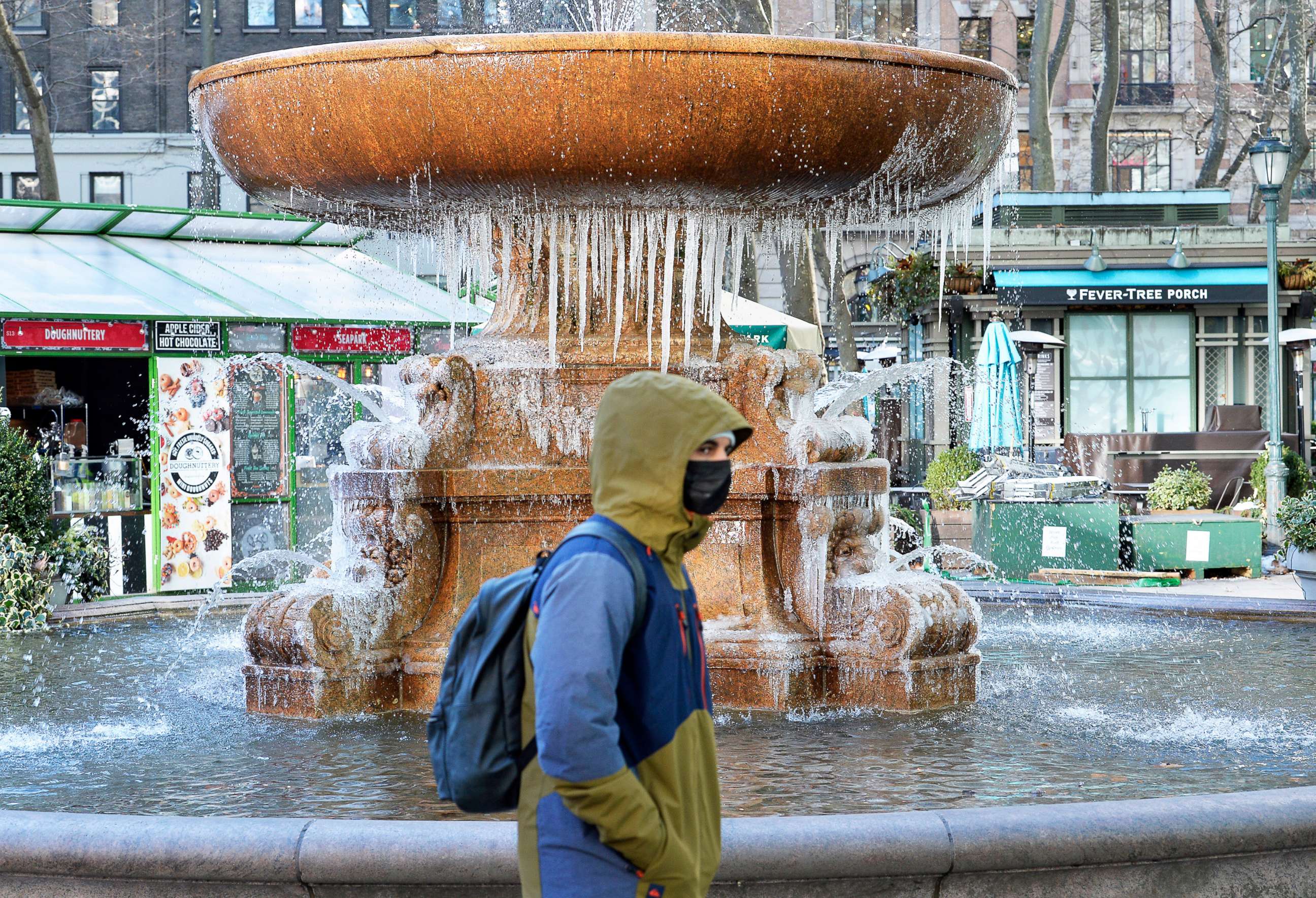 PHOTO: New Yorkers brave the first cold weather of the winter in Bryant Park, on Jan. 11, 2022.