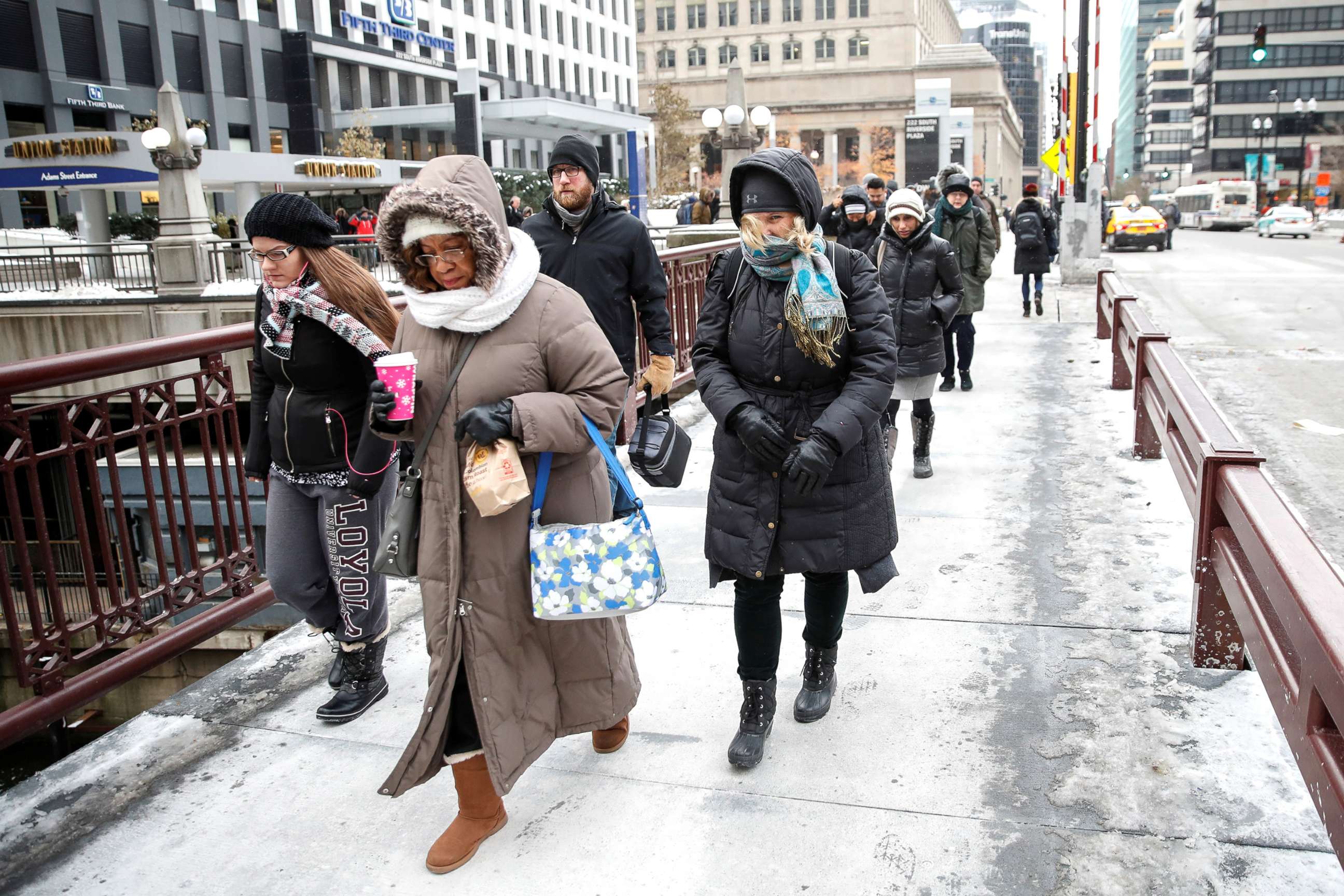 PHOTO: Commuters brave cold temperatures as severe weather hits Chicago, Nov. 13, 2019. 