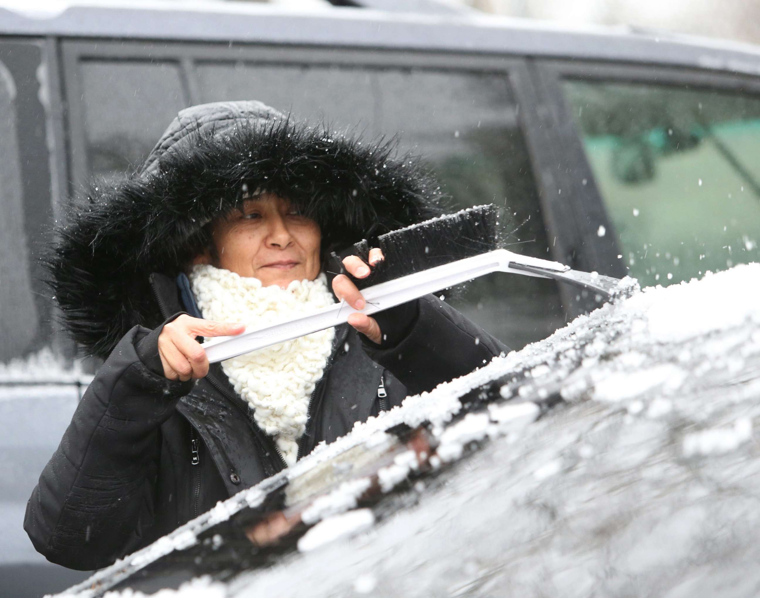 PHOTO: Aura Rodriguez clears the ice from her car in Beacon, N.Y., Dec. 17, 2019.
