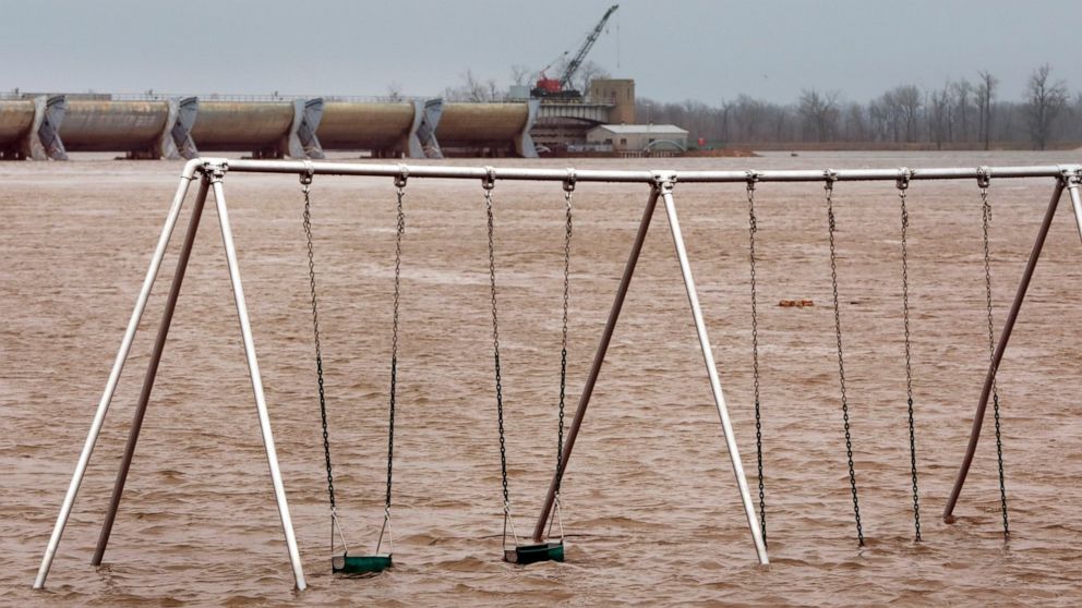 East Coast expecting rain as new storm hits West Coast - ABC News
