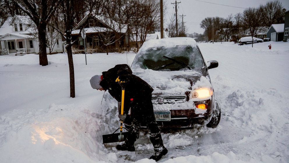 PHOTO: Adam Fischer shovels out his vehicle to go to work, Jan. 28, 2019, in Rochester, Minn.
