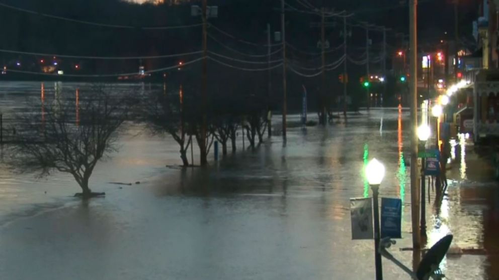 Storms battering Midwest as East Coast warms up - ABC News