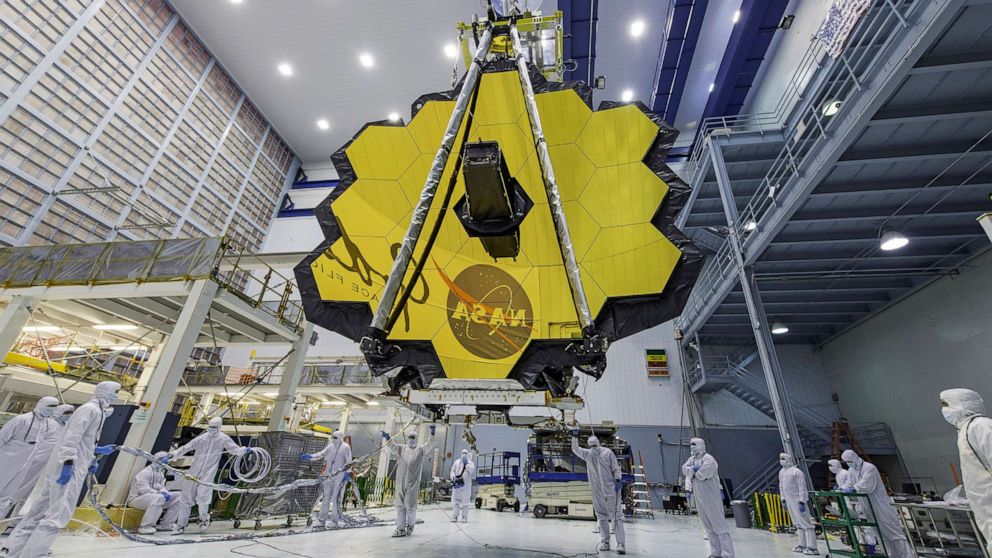PHOTO: Technicians lift the mirror of the James Webb Space Telescope using a crane at the Goddard Space Flight Center in Greenbelt, Md., on April 13, 2017, in this photo provided by NASA.