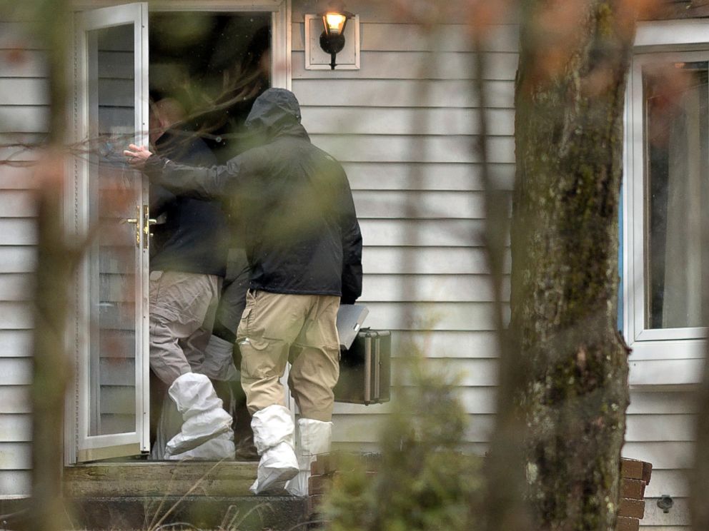 PHOTO: Massachusetts State Police investigators enter a home in West Brookfield, Mass., March 2, 2018, the day after a woman and three young children were found dead in the upstairs bedroom of the home. 