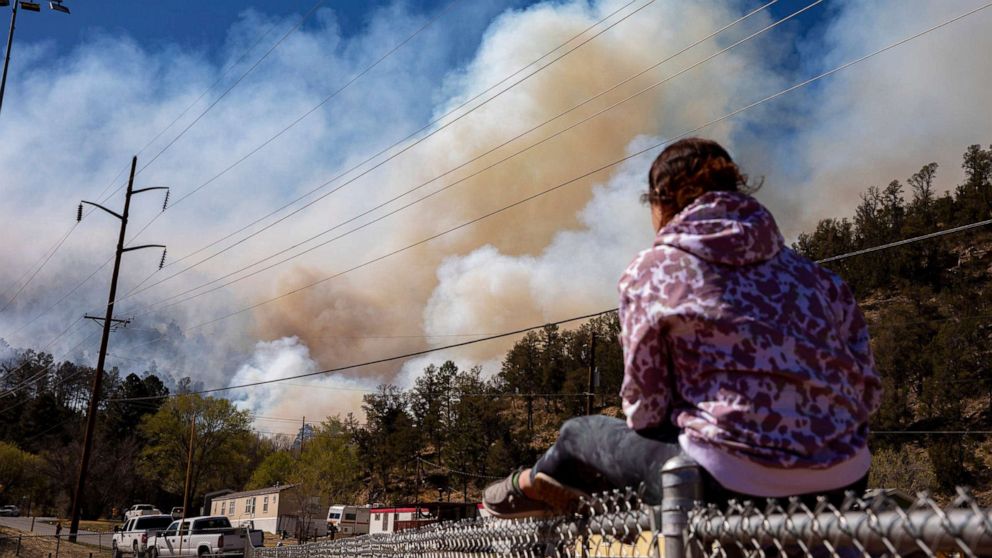 Spread of wildfires in West could be slowed by easing winds - ABC News