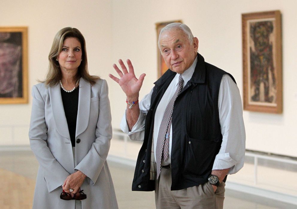 PHOTO: Leslie Wexner, right, and his wife Abigail attend an event in Columbus, Ohio, Sept. 19, 2014.