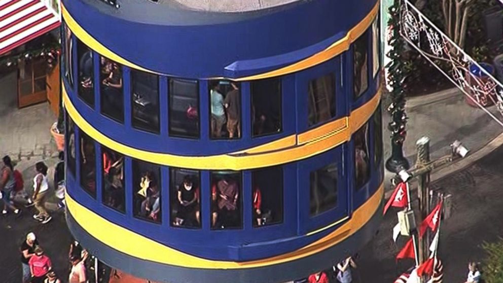 PHOTO: Aerial footage shows park goers stuck on the Sky Tower ride at SeaWorld in Orlando, Fla., Dec. 21, 2015.