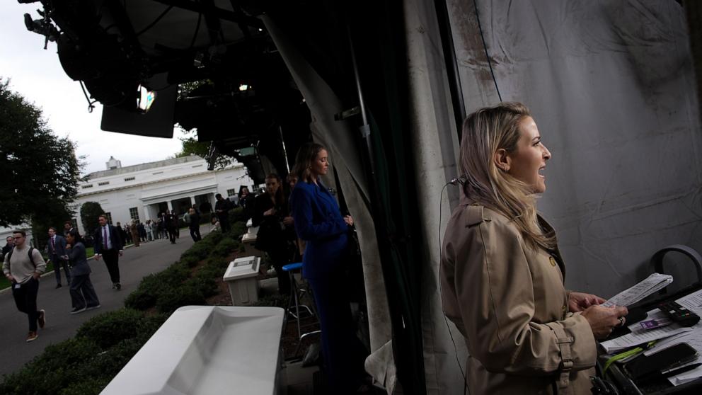 Banned media return to White House; CNN still blocked from Air Force One