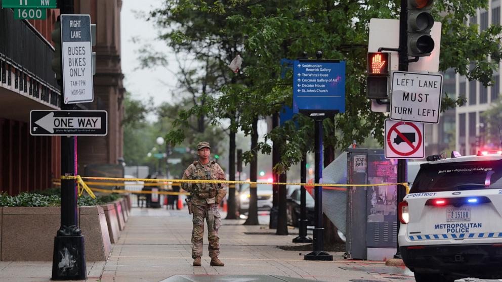PHOTO: Alleged gunshots heard nearby, at the White House in Washington