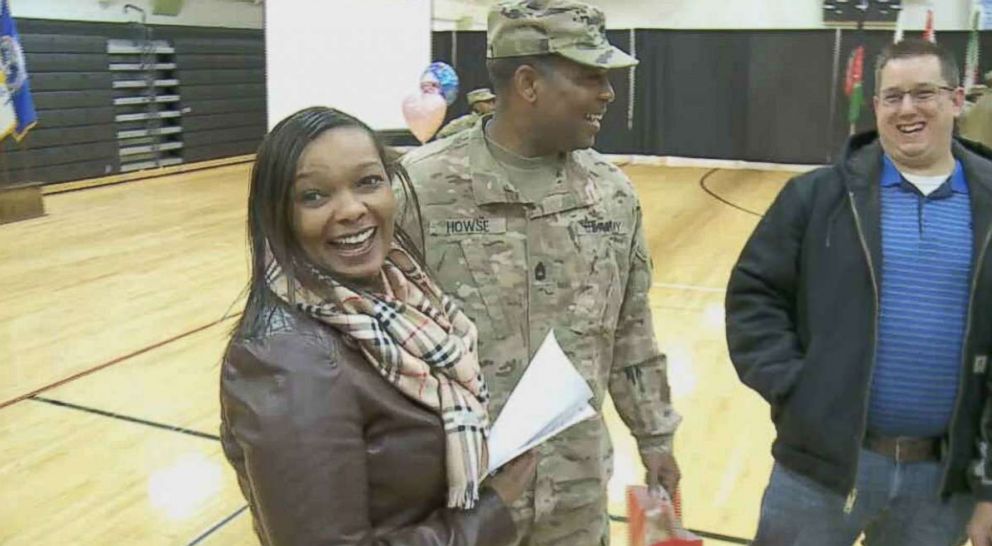 PHOTO: Deployed soldiers returned home to Fort Knox, Kentucky in time to spend the holidays with their loved ones.