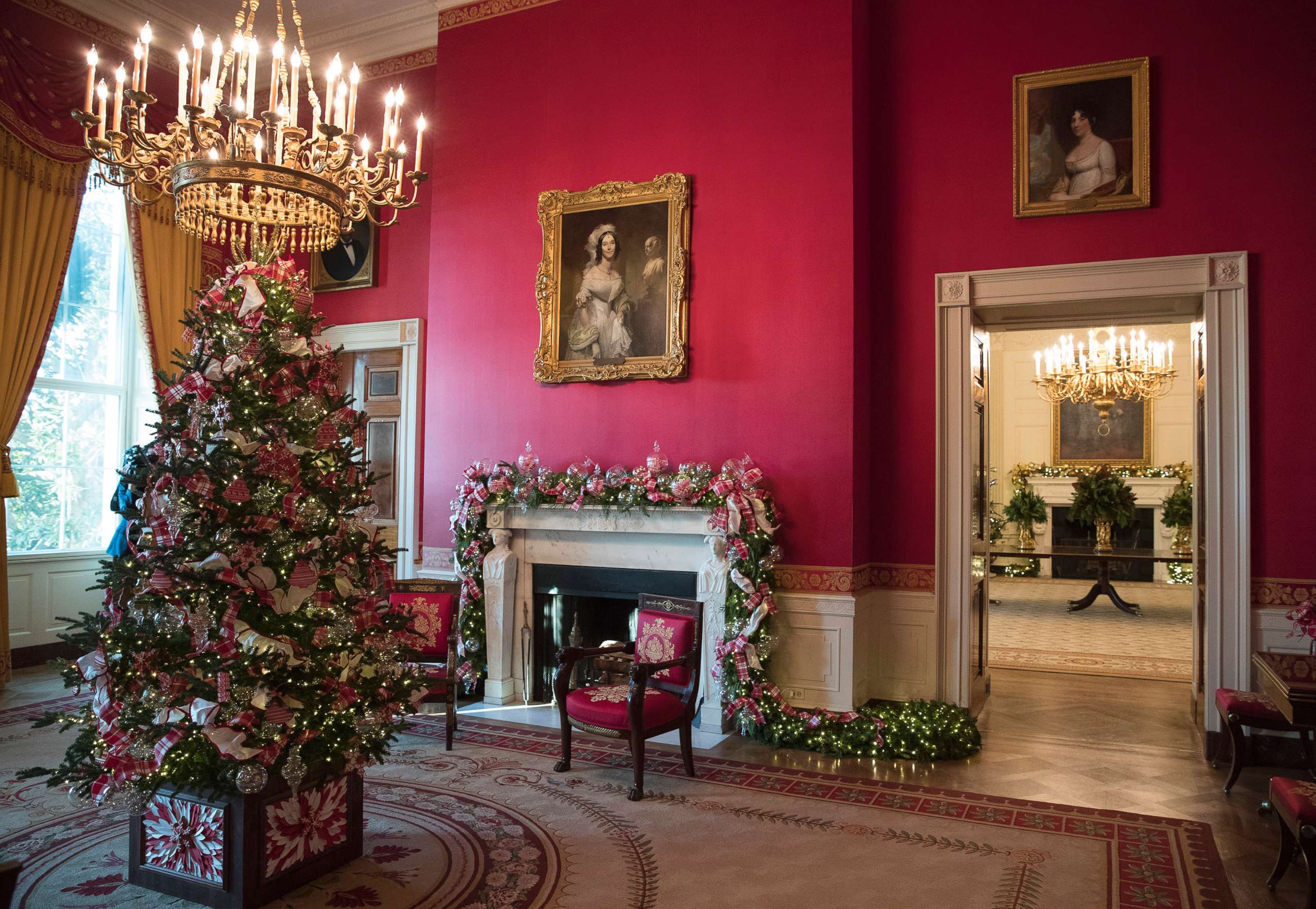 PHOTO: The Red Room decorated as part of 2017 holiday decorations at the White House in Washington, D.C., Nov. 27, 2017.