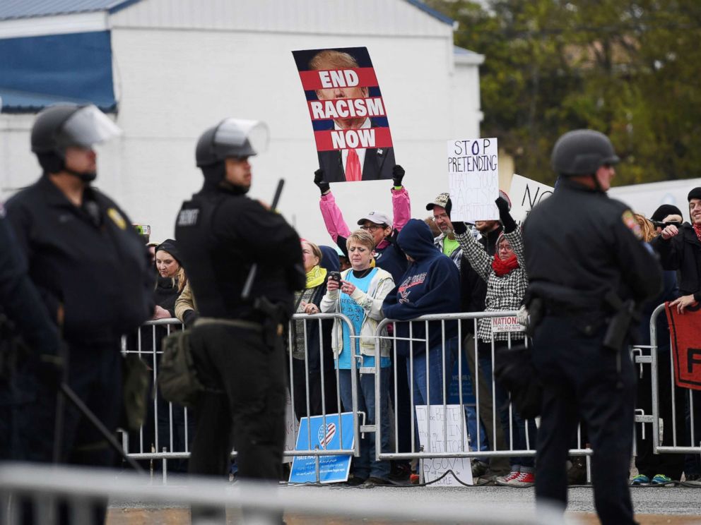 PHOTO: Counterprotesters line the street across from a white nationalist rally in Shelbyville, Tenn., Oct. 28, 2017.